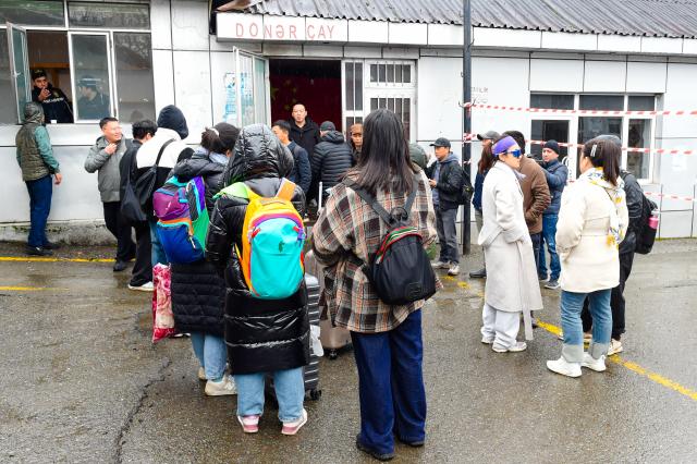 (260302) -- BAKU, March 2, 2026 (Xinhua) -- Chinese nationals evacuated from Iran prepare to take a bus to Baku at the Astara checkpoint in southern Azerbaijan, March 1, 2026. Eighteen Chinese nationals were evacuated from Iran to Azerbaijan Sunday as the conflict between Iran and the United States and Israel continues.
TO GO WITH "18 Chinese nationals evacuated from Iran to Azerbaijan" (Xinhua/Chen Junfeng)