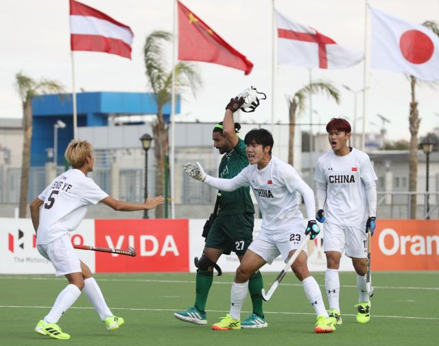 (260302) -- ISMAILIA, March 2, 2026 (Xinhua) -- Du Shihao (2nd R) of China celebrates scoring with his teammates during the FIH Hockey Men's World Cup 2026 Qualifiers match between China and Pakistan in Ismailia, Egypt, March 1, 2026. (Xinhua/Ahmed Gomaa)
