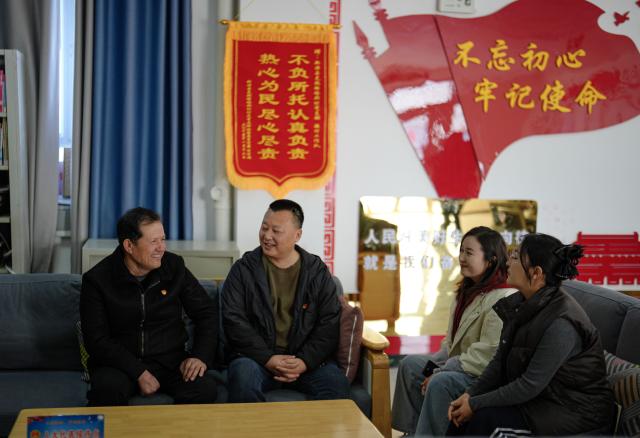 (260301) -- XINYUAN, March 1, 2026 (Xinhua) -- Musajan Khairat (1st L) communicates with local cadres at the community service center in Keregetas Village, Xinyuan County of Ili Kazak Autonomous Prefecture, northwest China's Xinjiang Uygur Autonomous Region, Feb. 9, 2026.
  Musajan Khaira, a villager of Keregetas Village of Xinyuan County, is a deputy to the National People's Congress (NPC). After graduating from junior high school, he learned blacksmithing and welding skills and runs a welding workshop. In addition to pursuing a better life for his own family, Musajan also taught welding skills to villagers for free, helping local people to increase their incomes.
  As an NPC deputy, Musajan consistently focuses on the demands of local people. In response to villagers' concerns about difficulties in farmland irrigation and road accessibility, he presented a suggestion on construction of high-standard farmland at a ravine area in Xinyuan County. With his efforts, a high-standard farmland construction project was launched and drip irrigation facilities were promoted, making it easier for farmers to cultivate the land and ensuring more stable income growth.
  Musajan keeps concentrating on high-quality development of rural areas. He presented suggestions such as advancing the reconstruction and expansion of local airport, upgrading county roads, and protecting wetland ecosystems, to promote rural development and improve local people's well-being. (Xinhua/Xin Yuewei)
