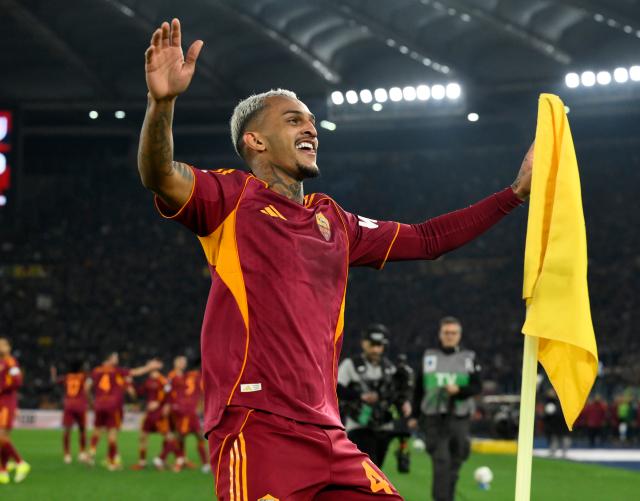 (260302) -- ROME, March 2, 2026 (Xinhua) -- Roma's Wesley Franca celebrates his goal during an Italian Serie A football match between Roma and Juventus in Rome, Italy, March 1, 2026. (Photo by Alberto Lingria/Xinhua)