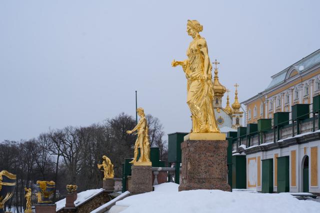 (260302) -- ST. PETERSBURG, March 2, 2026 (Xinhua) -- This photo taken on March 1, 2026 shows the golden sculptures of the Peterhof Palace in St. Petersburg, Russia. Peterhof Palace, built in the early 18th century on a bluff above the Finnish Gulf outside St. Petersburg, Russia, is a magnet for visitors from around the world who flock to see its ornate palaces and giant golden cascade of fountains. (Photo by Guo Feizhou/Xinhua)