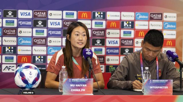 (260302) -- SYDNEY, March 2, 2026 (Xinhua) -- Chinese national women's football team captain Wu Haiyan (L) speaks during Team China's press conference of Women's Asian Cup at Western Sydney Stadium in Sydney, Australia, March 2, 2026. (Photo by Hu Jingchen/Xinhua)