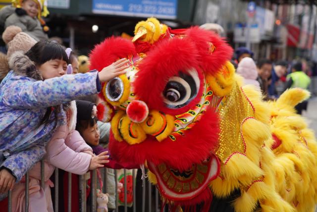(260302) -- NEW YORK, March 2, 2026 (Xinhua) -- People attend a Chinese New Year parade in New York, the United States, March 1, 2026. A parade was held here to celebrate the Chinese New Year on Sunday. (Xinhua/Zhang Fengguo)