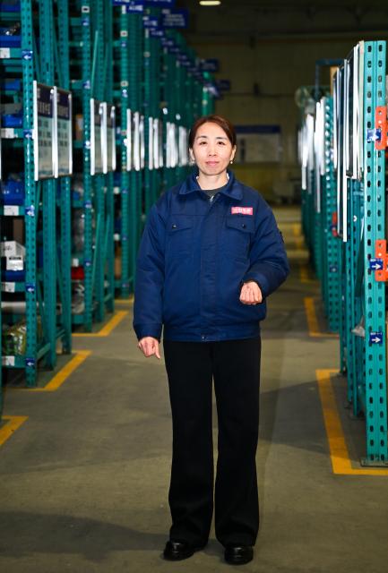 (260302) -- TIANJIN, March 2, 2026 (Xinhua) -- Guo Hongjing poses for a photo at Tianjin Lizhong Wheel Co., Ltd. in north China's Tianjin, Feb. 25, 2026.
  Guo Hongjing works as the head of a hardware parts team in the warehousing department of Tianjin Lizhong Wheel Co., Ltd. Her daily work involves receiving, dispatching, and checking materials in the warehouse. This seemingly trivial job is far from easy. From screws to motors, across all types and models, she  must keep every item in the warehouse firmly in mind.
  Since 2018, Guo has served as a deputy to the National People's Congress (NPC) for two consecutive terms, during which she is concerned most about her fellow workers. She listens to the voices of front-line workers and collects their opinions and suggestions as much as she can. 
  During her tenure, Guo has visited enterprises for research and surveys, with her focus on the upgrading of manufacturing industry and the transformation of industrial workers. She has also put forward proposals on issues such as rural elderly care and privacy concerns related to courier waybill information leaks.
  At this year's "two sessions," Guo will put emphasis on topics including the green development of industries, the protection of workers' rights, and the implementation of paid leave policies. (Xinhua/Zhao Zishuo)