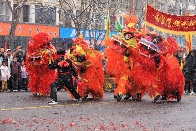 (260302) -- BEIJING, March 2, 2026 (Xinhua) -- A Shehuo team performs lion dance in Dingxi, northwest China's Gansu Province, March 1, 2026.
  Various activities were held across China to celebrate the Lantern Festival, which falls on the fifteenth day of the first month of the Chinese lunar calendar, or March 3 this year. (Photo by Chen Yonggang/Xinhua)