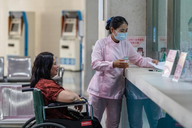 (260302) -- HEKOU, March 2, 2026 (Xinhua) -- A staff member helps a Vietnamese patient (L) with admission procedures at Remin hospital in Hekou Yao Autonomous County, southwest China's Yunnan Province, Feb. 28, 2026.
  It is not uncommon for Remin hospital, located near the China-Vietnam border, to see foreign nationals among its daily patient load.
  In addition to conspicuous foreign-language guiding signs throughout its public areas, the hospital boasts a team of medical workers proficient in foreign languages, reinforced with smart translation software to ensure smooth communication of medical needs for every foreign visitor.
  In recent years, the hospital annually renders services for more than 10,000 patients from neighboring countries such as Vietnam, Thailand, Malaysia, and Singapore. (Xinhua/Peng Yikai)