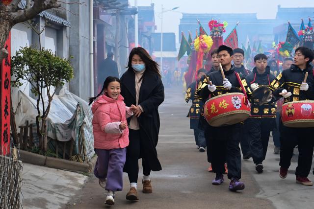 (260302) -- BAOJI, March 2, 2026 (Xinhua) -- People follow a team of a Shehuo parade in Huanghuayu Village in Longxian County of Baoji City, northwest China's Shaanxi Province, March 2, 2026.
  Shehuo is a type of traditional Chinese folk art form. Longxian County held a special local Shehuo parade on Monday, which features performers on horseback adorned with simple yet exquisite facial make-up.
  The Shehuo parade is a long-standing and widely popular performance in rural China. It originated in ancient sacrificial ceremonies held to pray for good harvests about 2,000 years ago.
  Over time, as dance and song performances were incorporated, it gradually evolved into a folk custom staged during the Spring Festival and Lantern Festival, believed to ward off bad luck and usher in a fresh start for the new year.
  The Shehuo folk performance in Baoji was added to China's national intangible cultural heritage list in 2006. In recent years, the local Shehuo tradition in Longxian County has continued to thrive through ongoing inheritance and innovation. (Xinhua/Zou Jingyi)