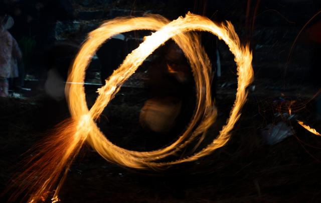 (260302) -- SEOUL, March 2, 2026 (Xinhua) -- People spin fireballs to celebrate the upcoming first full moon day of the lunar year in Seoul, South Korea, March 2, 2026. (Photo by Jun Hyosang/Xinhua)