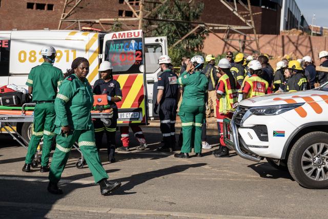 (260302) -- JOHANNESBURG, March 2, 2026 (Xinhua) -- People work at the site of a collapsed building in Johannesburg, South Africa, March 2, 2026. At least six people were killed and several others remained trapped after a building collapsed on Monday in a southern suburb of Johannesburg, South Africa, local authorities said. (Photo by Shiraaz Mohamed/Xinhua)