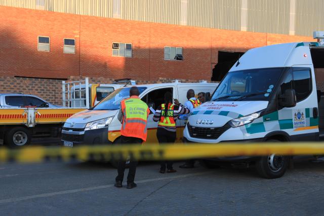 (260302) -- JOHANNESBURG, March 2, 2026 (Xinhua) -- People work at the site of a collapsed building in Johannesburg, South Africa, March 2, 2026. At least six people were killed and several others remained trapped after a building collapsed on Monday in a southern suburb of Johannesburg, South Africa, local authorities said. (Xinhua/Chen Wei)