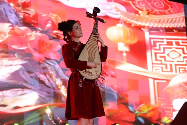 (260303) -- ACCRA, March 3, 2026 (Xinhua) -- An artist plays pipa, a traditional pear-shaped stringed instrument, during an event in celebration of the Chinese Lantern Festival at the forecourt of Ghana's Parliament House in Accra, Ghana, March 1, 2026.
  The Chinese community in Ghana and their Ghanaian friends on Sunday celebrated the upcoming Lantern Festival, which falls on Tuesday, with a beautiful gala night at the forecourt of Ghana's Parliament House in Accra, the country's capital.
  The event featured a display of Chinese folk arts and culture, including dance and musical performances by the Anhui Performing Arts Group and other cultural troupes, providing a festive atmosphere for the Chinese community living away from home.
  TO GO WITH "Roundup: Chinese community, Ghanaian friends celebrate Lantern Festival with gala in Accra" (Photo by Seth/Xinhua)