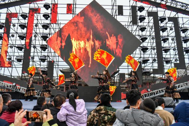 (260303) -- JINZHONG, March 3, 2026 (Xinhua) -- Tourists watch performance at the ancient city of Yuci in Jinzhong, north China's Shanxi Province, March 2, 2026.
  Various activities are held in Shanxi Province to celebrate the Lantern Festival, which falls on the fifteenth day of the first month of the Chinese lunar calendar, or March 3 this year. (Xinhua/Cao Yang)