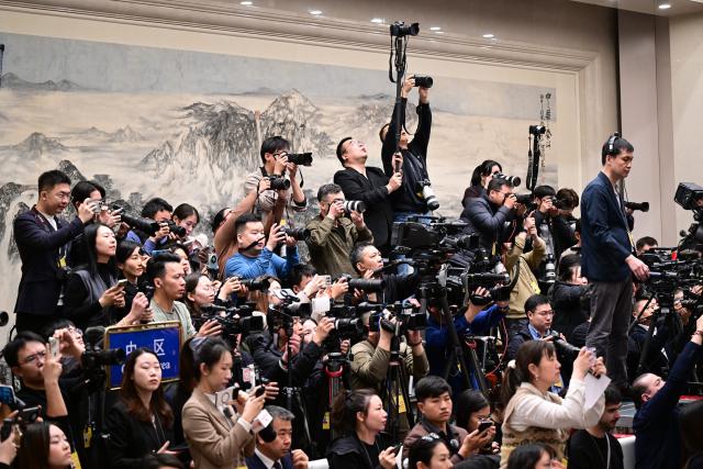 (260303) -- BEIJING, March 3, 2026 (Xinhua) -- Journalists work at a press conference of the fourth session of the 14th Chinese People's Political Consultative Conference (CPPCC) National Committee at the Great Hall of the People in Beijing, capital of China, March 3, 2026. The CPPCC National Committee, China's top political advisory body, held a press conference on Tuesday, one day before its annual session. (Xinhua/Chen Yehua)
