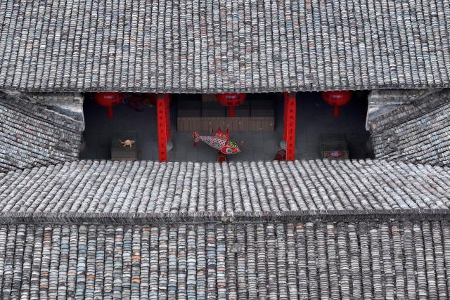 (260303) -- SHEXIAN, March 3, 2026 (Xinhua) -- An aerial drone photo taken on Jan. 29, 2026 shows a fish-shaped lantern at an ancestral hall in Zhanqi Village, Shexian County of Huangshan City, east China's Anhui Province.
  Local villagers in Shexian have the tradition to make fish-shaped lanterns, an intangible cultural heritage, on festival days to pray for harvest and good fortune. 
   The parade with fish-shaped lanterns is an important folk cultural activity held during traditional festivals.
   Nowadays, apart from parades with fish-shaped lanterns, local people have made efforts on developing new business forms related to the fish-shaped lantern including tourism and cultural and creative products. (Photo by Fan Chengzhu/Xinhua)