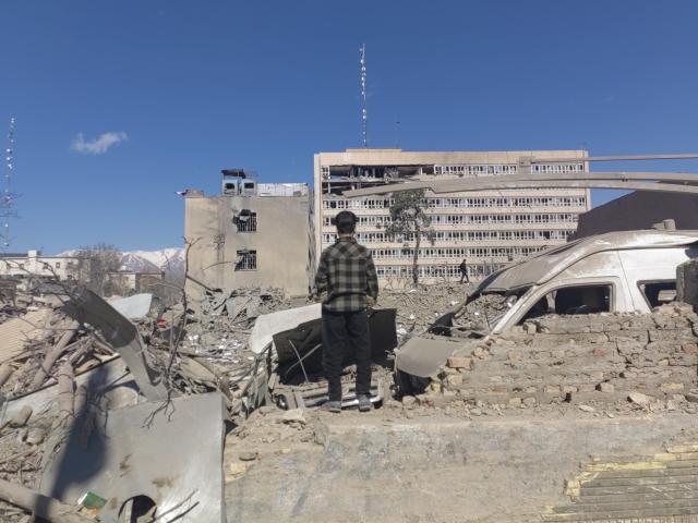 (260303) -- TEHRAN, March 3, 2026 (Xinhua) -- A man checks the debris in Tehran, Iran, March 3, 2026.
  The joint U.S.-Israel military operation against Iran entered its fourth day.
   The death toll in Iran rose to 787, according to the Iranian Red Crescent. (Xinhua/Shadati)