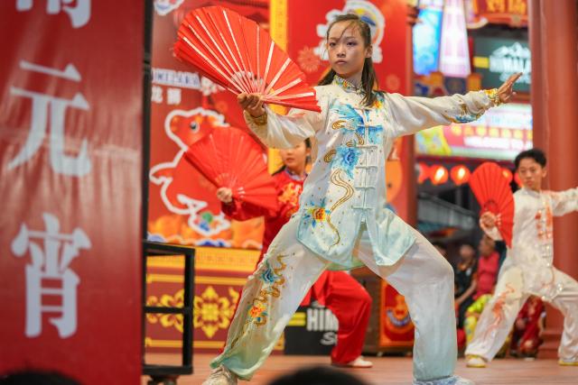 (260303) -- MALACCA, March 3, 2026 (Xinhua) -- People perform Wushu at Jonker Street to celebrate the Lantern Festival in Malacca, Malaysia, on March 3, 2026. (Xinhua/Chen Zeguo)
