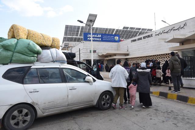 (260303) -- JDEIDET YABOUS, March 3, 2026 (Xinhua) -- People wait to cross at the Jdeidet Yabous border crossing with Lebanon in Rural Damascus, Syria, March 3, 2026. As Israeli airstrikes hammered Lebanon, thousands of Syrians began their journey home, turning the border into a tense and crowded corridor of hurried goodbyes and uncertain reunions. (Photo by Monsef Memari/Xinhua)