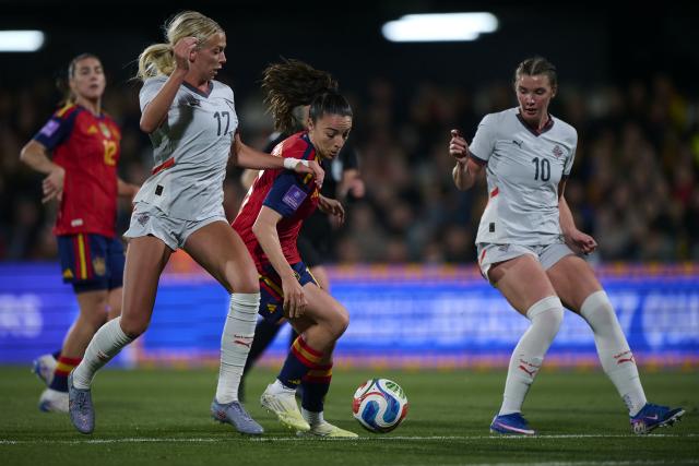 (260304) -- CASTELLON, March 4, 2026 (Xinhua) -- Inma Gabarro (2nd R) of Spain vies with Ida Hermannsdottir (2nd L) of Iceland during the FIFA Women's World Cup Qualifiers football match between Spain and Iceland in Castellon, Spain on March 4, 2026. (Str/Xinhua)