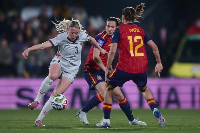 (260304) -- CASTELLON, March 4, 2026 (Xinhua) -- Sandra Jessen (L) of Iceland competes during the FIFA Women's World Cup Qualifiers football match between Spain and Iceland in Castellon, Spain on March 4, 2026. (Str/Xinhua)