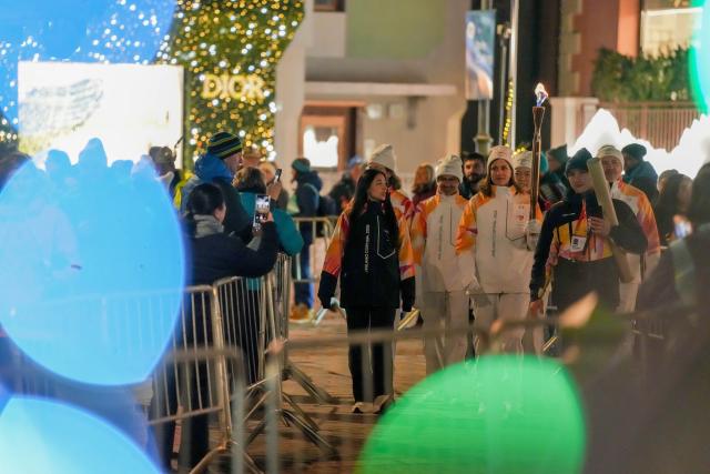 (260304) -- CORTINA D'AMPEZZO, March 4, 2026 (Xinhua) -- A torchbearer carrys the torch during the Milan-Cortina 2026 Paralympic Winter Games Torch Relay and Flame Unifying Ceremony in Cortina D'Ampezzo, Italy, March 3, 2026. (Xinhua/Lian Zhen)