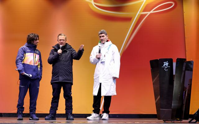 (260304) -- CORTINA D'AMPEZZO, March 4, 2026 (Xinhua) -- Andrew Parsons (C), president of International Paralympic Committee (IPC) delivers a speech during the Milan-Cortina 2026 Paralympic Winter Games Torch Relay and Flame Unifying Ceremony in Cortina D'Ampezzo, Italy, March 3, 2026. (Xinhua/Wang Kaiyan)