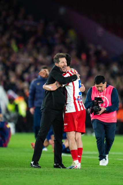 (260304) -- BARCELONA, March 4, 2026 (Xinhua) -- Diego Pablo Simeone (L) head coach of Atlético de Madrid celebrates with Johnny Cardoso after the Copa del Rey semifinal round 2 match between FC Barcelona and  Atletico de Madrid in Barcelona, Spain, March 3, 2026. (Photo by Joan Gosa/Xinhua)