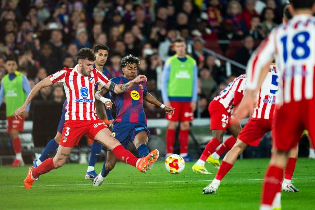 (260304) -- BARCELONA, March 4, 2026 (Xinhua) -- Lamine Yamal (R) of FC Barcelona vies with Matteo Ruggeri of Atletico de Madrid during the Copa del Rey semifinal round 2 match between FC Barcelona and  Atletico de Madrid in Barcelona, Spain, March 3, 2026. (Photo by Joan Gosa/Xinhua)