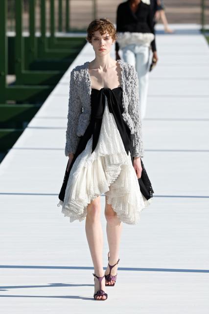 (260304) -- PARIS, March 4, 2026 (Xinhua) -- A model presents a creation from the ready-to-wear Fall/Winter 2026-2027 collections by Christian Dior during the Paris Fashion Week, in Paris, France, on March 3, 2026. (MeetEurope/Handout via Xinhua)