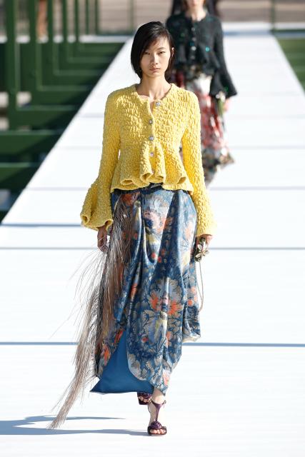 (260304) -- PARIS, March 4, 2026 (Xinhua) -- A model presents a creation from the ready-to-wear Fall/Winter 2026-2027 collections by Christian Dior during the Paris Fashion Week, in Paris, France, on March 3, 2026. (MeetEurope/Handout via Xinhua)