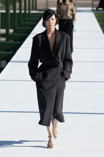 (260304) -- PARIS, March 4, 2026 (Xinhua) -- A model presents a creation from the ready-to-wear Fall/Winter 2026-2027 collections by Christian Dior during the Paris Fashion Week, in Paris, France, on March 3, 2026. (MeetEurope/Handout via Xinhua)