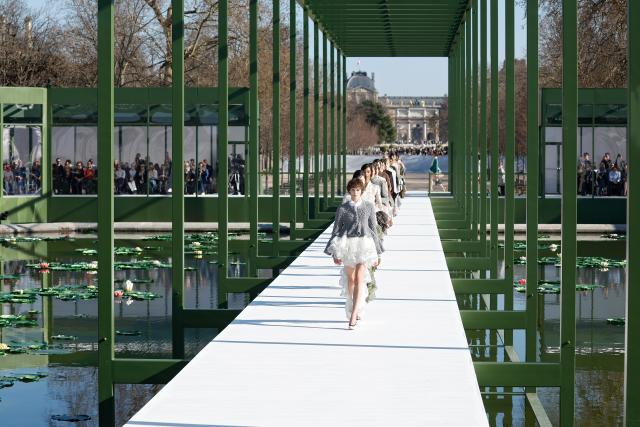 (260304) -- PARIS, March 4, 2026 (Xinhua) -- Models present creations from the ready-to-wear Fall/Winter 2026-2027 collections by Christian Dior during the Paris Fashion Week, in Paris, France, on March 3, 2026. (MeetEurope/Handout via Xinhua)