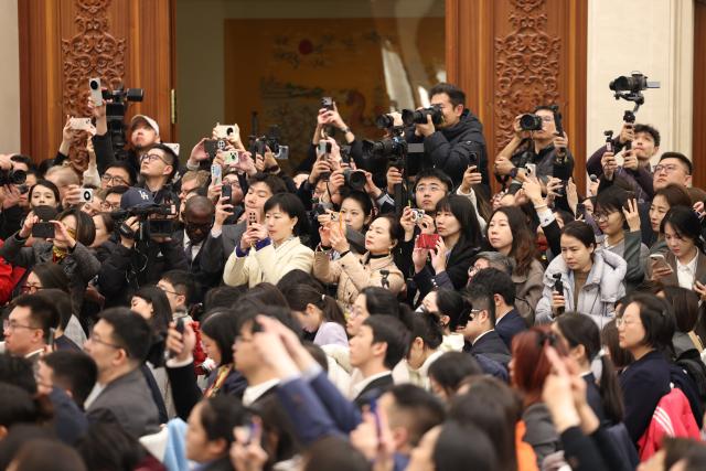 (260304) -- BEIJING, March 4, 2026 (Xinhua) -- Journalists work at a press conference of the fourth session of the 14th National People's Congress (NPC) at the Great Hall of the People in Beijing, capital of China, March 4, 2026. The NPC, China's national legislature, held a press conference on Wednesday, one day ahead of the opening of its annual session. (Xinhua/Jin Liwang)