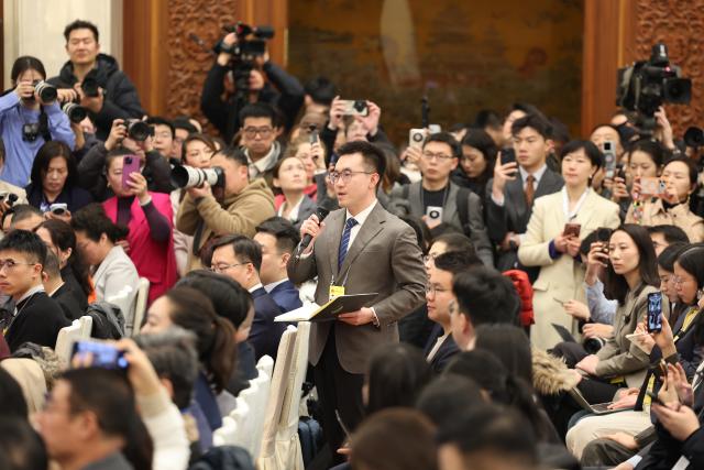 (260304) -- BEIJING, March 4, 2026 (Xinhua) -- A journalist asks a question at a press conference of the fourth session of the 14th National People's Congress (NPC) at the Great Hall of the People in Beijing, capital of China, March 4, 2026. The NPC, China's national legislature, held a press conference on Wednesday, one day ahead of the opening of its annual session. (Xinhua/Jin Liwang)