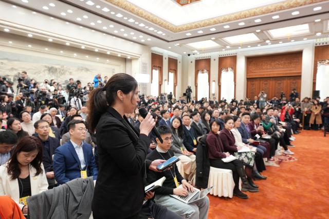 (260304) -- BEIJING, March 4, 2026 (Xinhua) -- A journalist asks a question at a press conference of the fourth session of the 14th National People's Congress (NPC) at the Great Hall of the People in Beijing, capital of China, March 4, 2026. The NPC, China's national legislature, held a press conference on Wednesday, one day ahead of the opening of its annual session. (Xinhua/Xing Guangli)