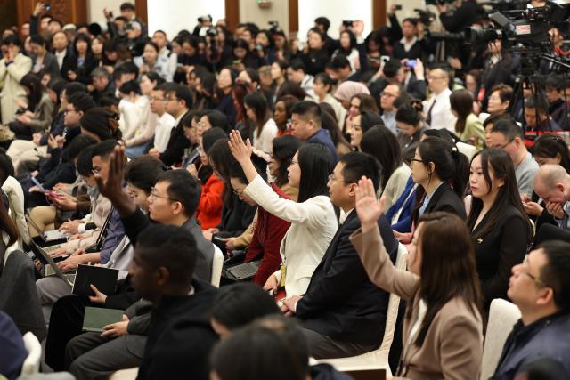 (260304) -- BEIJING, March 4, 2026 (Xinhua) -- Journalists raise hands to ask questions at a press conference of the fourth session of the 14th National People's Congress (NPC) at the Great Hall of the People in Beijing, capital of China, March 4, 2026. The NPC, China's national legislature, held a press conference on Wednesday, one day ahead of the opening of its annual session. (Xinhua/Jin Liwang)