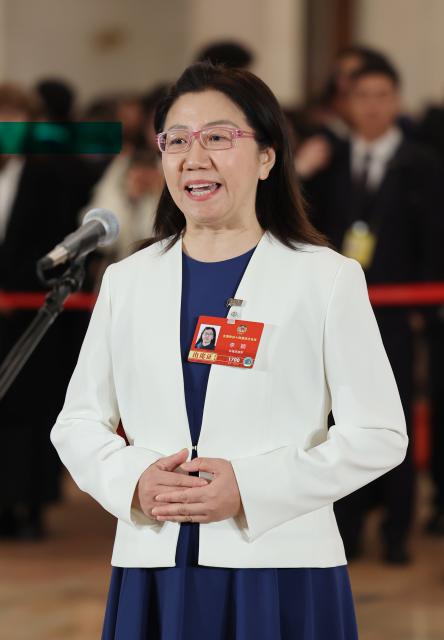 (260304) -- BEIJING, March 4, 2026 (Xinhua) -- Li Ying, a member of the 14th National Committee of the Chinese People's Political Consultative Conference (CPPCC), attends a group interview ahead of the opening meeting of the fourth session of the 14th CPPCC National Committee at the Great Hall of the People in Beijing, capital of China, March 4, 2026. (Xinhua/Lu Ye)