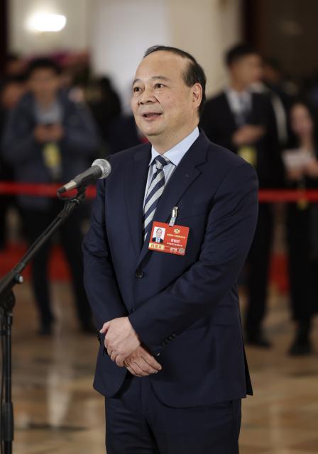 (260304) -- BEIJING, March 4, 2026 (Xinhua) -- Zeng Yuqun, a member of the 14th National Committee of the Chinese People's Political Consultative Conference (CPPCC), attends a group interview ahead of the opening meeting of the fourth session of the 14th CPPCC National Committee at the Great Hall of the People in Beijing, capital of China, March 4, 2026. (Xinhua/Lu Ye)