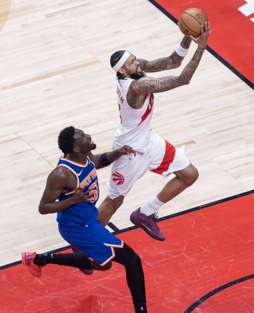 (260304) -- TORONTO, March 4, 2026 (Xinhua) -- Brandon Ingram (R) of Toronto Raptors goes for a layup during the 2025-2026 NBA regular season game between Toronto Raptors and New York Knicks in Toronto, Canada, on March 3, 2026. (Photo by Zou Zheng/Xinhua)