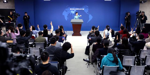 (260304) -- BEIJING, March 4, 2026 (Xinhua) -- Zhang Han, spokesperson for the State Council Taiwan Affairs Office, gestures at a regular press conference in Beijing, capital of China, March 4, 2026. (Xinhua/Pan Xu)