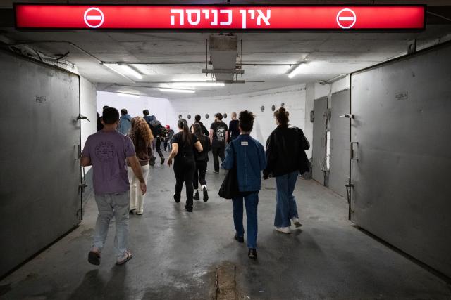 (260304) -- TEL AVIV, March 4, 2026 (Xinhua) -- People walk towards the exit of an underground shelter after the air-raid siren was lifted in downtown Tel Aviv, Israel, March 3, 2026.
  Missiles and rockets fired from Iran and Lebanon struck central and northern Israel on Tuesday, Israeli authorities said, injuring one person and setting off air raid sirens in major cities.
   Warning sirens sounded in areas including Tel Aviv and Jerusalem around midday, sending millions of residents to bomb shelters. (Xinhua/Chen Junqing)