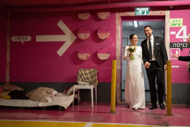 (260304) -- TEL AVIV, March 4, 2026 (Xinhua) -- A bride and groom are pictured at their wedding in an underground shelter in downtown Tel Aviv, Israel, March 3, 2026.
  Missiles and rockets fired from Iran and Lebanon struck central and northern Israel on Tuesday, Israeli authorities said, injuring one person and setting off air raid sirens in major cities.
   Warning sirens sounded in areas including Tel Aviv and Jerusalem around midday, sending millions of residents to bomb shelters. (Xinhua/Chen Junqing)