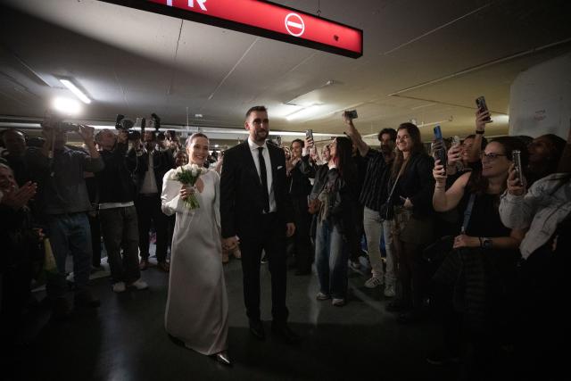 (260304) -- TEL AVIV, March 4, 2026 (Xinhua) -- People attend a wedding in an underground shelter in downtown Tel Aviv, Israel, March 3, 2026.
  Missiles and rockets fired from Iran and Lebanon struck central and northern Israel on Tuesday, Israeli authorities said, injuring one person and setting off air raid sirens in major cities.
   Warning sirens sounded in areas including Tel Aviv and Jerusalem around midday, sending millions of residents to bomb shelters. (Xinhua/Chen Junqing)