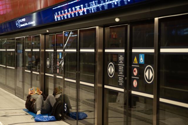 (260304) -- TEL AVIV, March 4, 2026 (Xinhua) -- A man reads a book on the platform of a metro station in Tel Aviv, Israel, March 2, 2026.
  Missiles and rockets fired from Iran and Lebanon struck central and northern Israel on Tuesday, Israeli authorities said, injuring one person and setting off air raid sirens in major cities.
   Warning sirens sounded in areas including Tel Aviv and Jerusalem around midday, sending millions of residents to bomb shelters. (Xinhua/Chen Junqing)