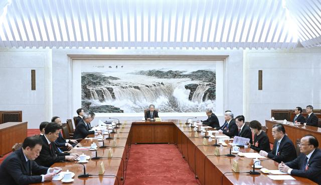 (260304) -- BEIJING, March 4, 2026 (Xinhua) -- Zhao Leji, chairman of the National People's Congress (NPC) Standing Committee, presides over the 64th meeting of the Council of Chairpersons of the 14th NPC Standing Committee at the Great Hall of the People in Beijing, capital of China, March 4, 2026. (Xinhua/Rao Aimin)