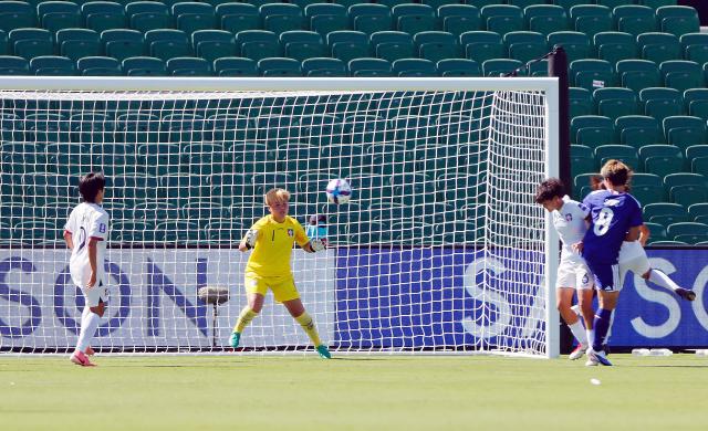 (260304) -- PERTH, March 4, 2026 (Xinhua) -- Kiko Seike (R, Front) scores during the Group C match of Women's Asian Cup between Chinese Taipei and Japan in Perth, Australia, March 4, 2026. (Photo by Zhou Dan/Xinhua)