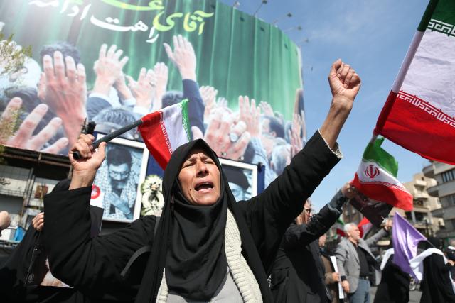 (260304) -- TEHRAN, March 4, 2026 (Xinhua) -- People protest against U.S. and Israeli military attacks on Iran in Tehran, Iran, on March 4, 2026. (Xinhua/Shadati)