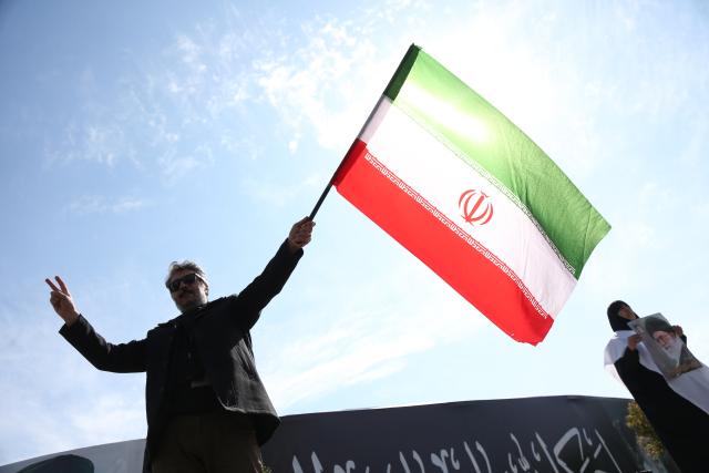 (260304) -- TEHRAN, March 4, 2026 (Xinhua) -- People protest against U.S. and Israeli military attacks on Iran in Tehran, Iran, on March 4, 2026. (Xinhua/Shadati)