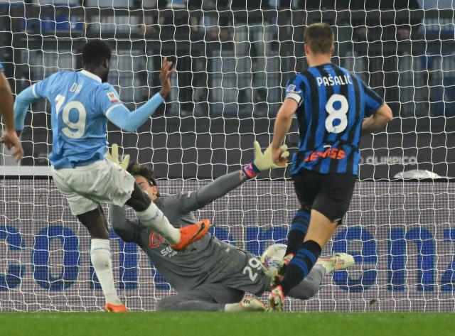 (260305) -- ROME, March 5, 2026 (Xinhua) -- Lazio's Boulaye Dia (L) scores during the Italian Cup semifinal 1st leg match between Lazio and Atalanta in Rome, Italy, March 4, 2026. (Photo by Alberto Lingria/Xinhua)