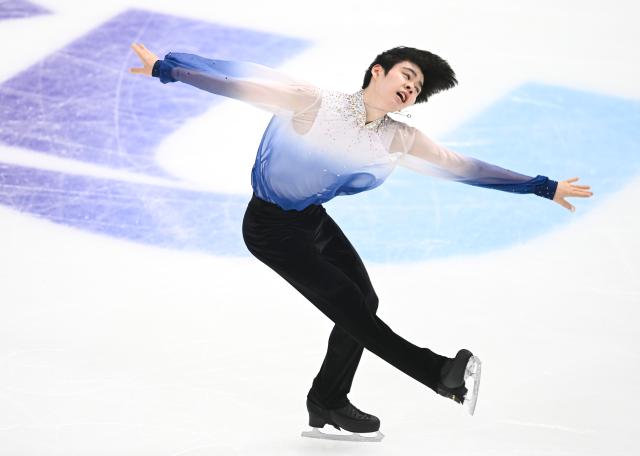 (260305) -- TALLINN, March 5, 2026 (Xinhua) -- Seo Minkyu of South Korea competes during the men's short program at the ISU Figure Skating Junior World Championships in Tallinn, Estonia, March 4, 2026. (Photo by Sergei Stepanov/Xinhua)