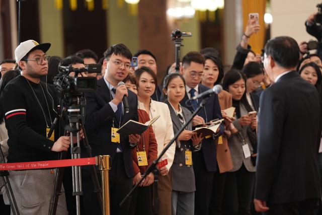 (260305) -- BEIJING, March 5, 2026 (Xinhua) -- A journalist asks a question during an interview attended by ministers after the opening meeting of the fourth session of the 14th National People's Congress (NPC) at the Great Hall of the People in Beijing, capital of China, March 5, 2026. (Xinhua/Wang Xi)